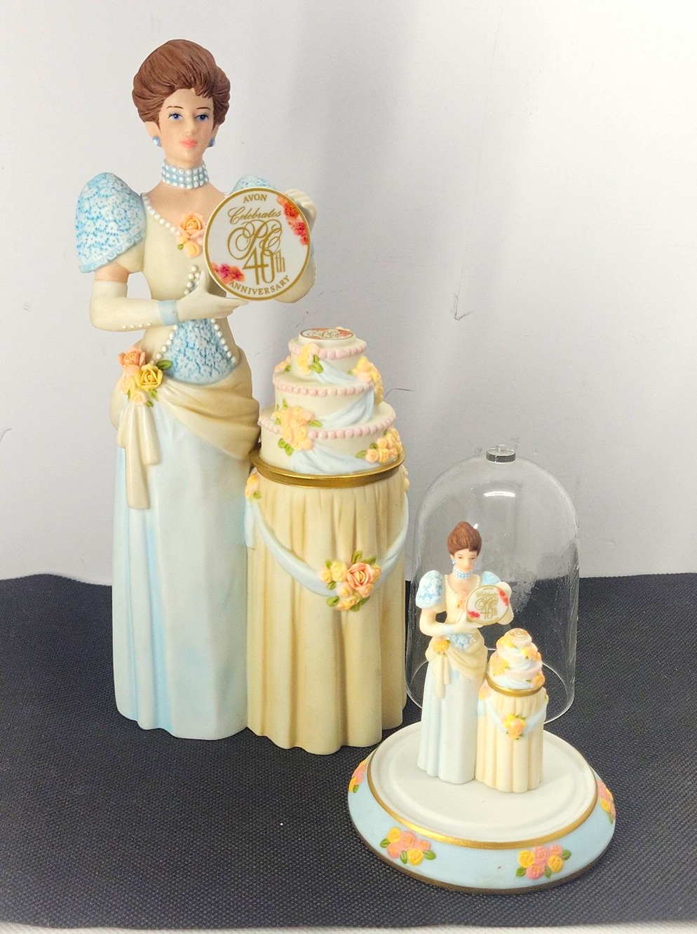 Avon Mrs Albee 2007 40th Anniversary Figurine & Miniature w/Dome Set
